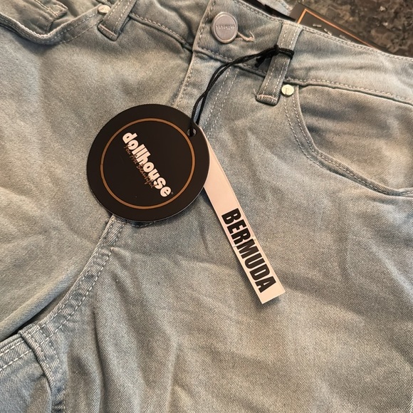 Dollhousee light wash Bermuda denim frayed high rise shorts NWT 7/8 - Picture 4 of 9